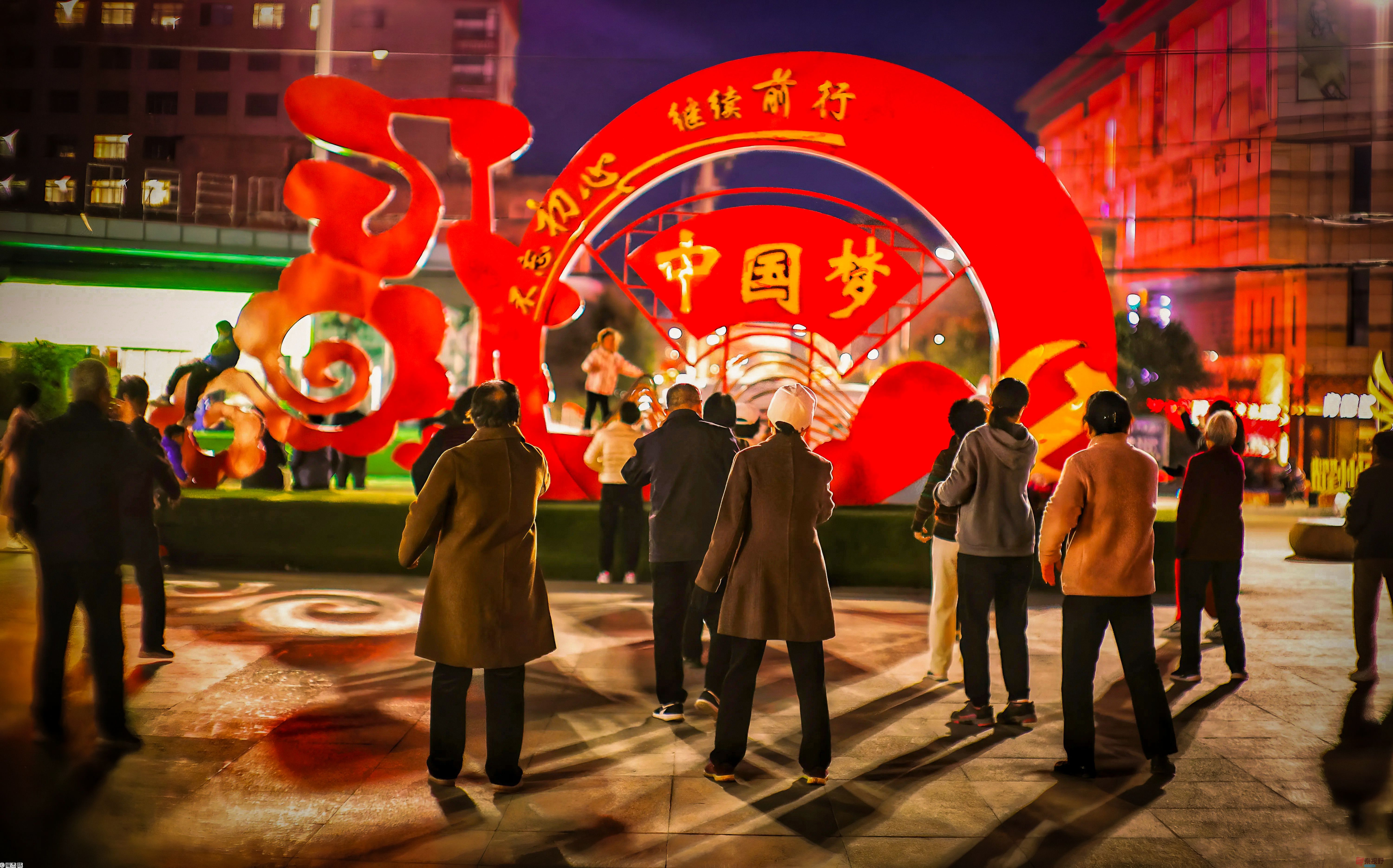 铜川耀州的夜晚广场【摄影陈耀杰】