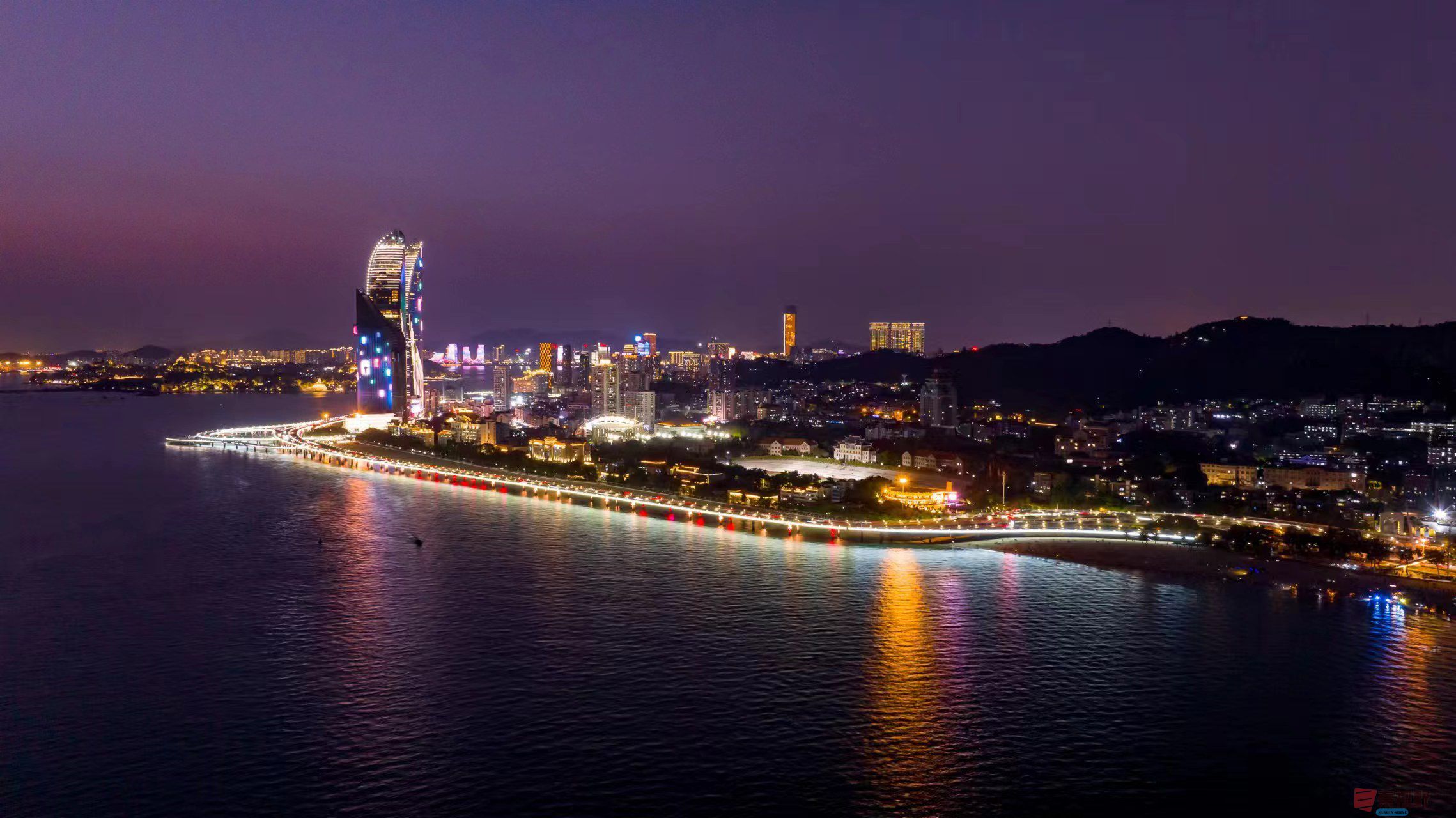 <strong>厦门双子塔海景（1）【摄影张宝光】</strong>