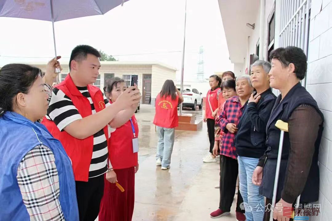 <strong>铜川约9千名市民获得18万张照片</strong>