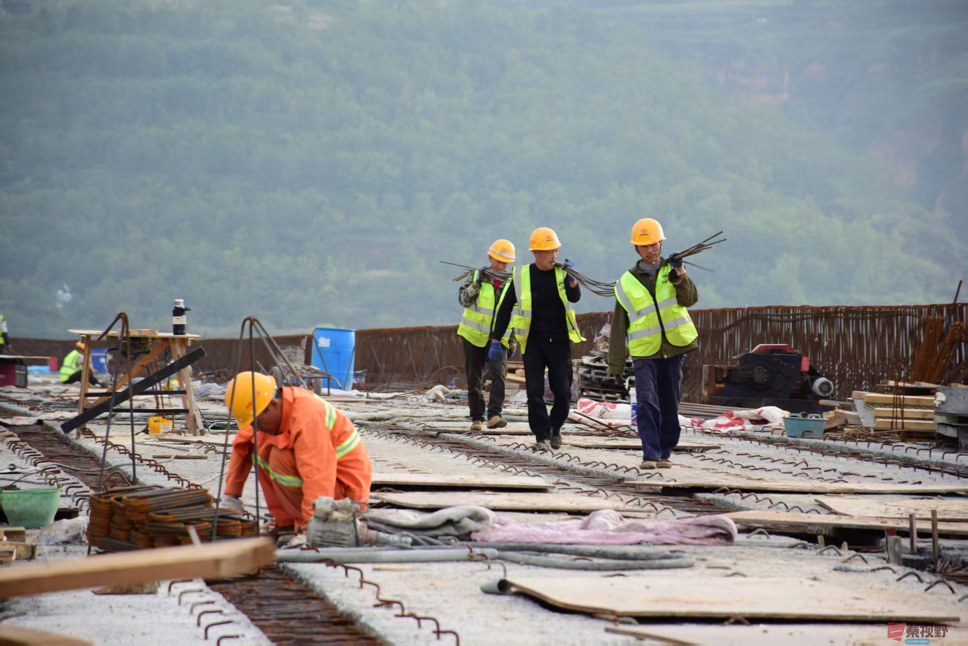 西延高铁铜川北站最美建设者【摄影阿娟】