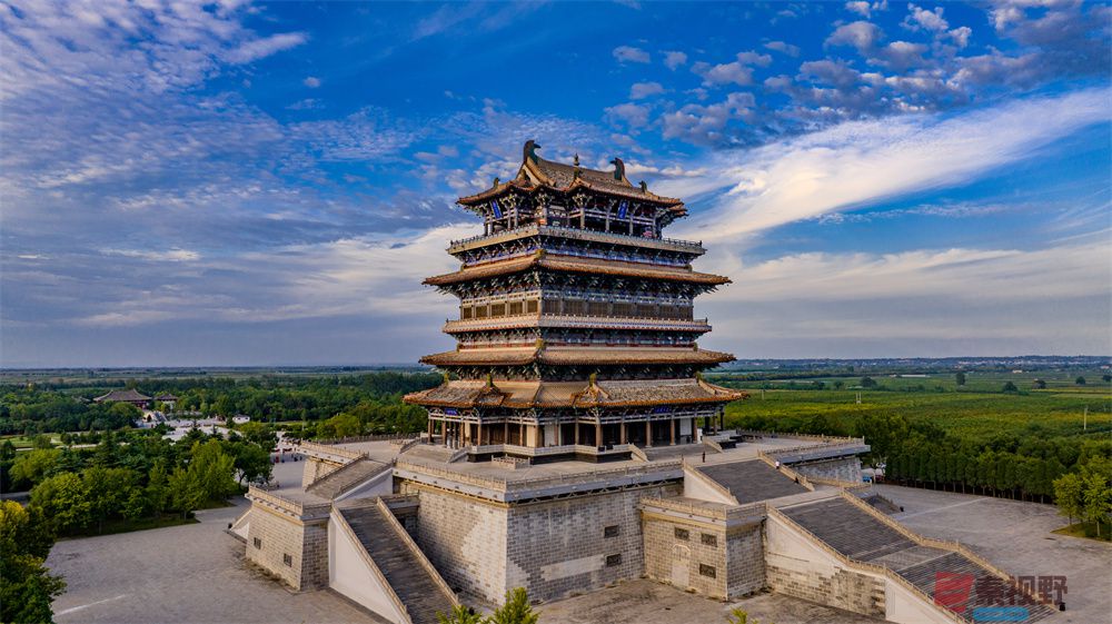 <strong>秋日黄鹤楼【摄影张宝光】</strong>