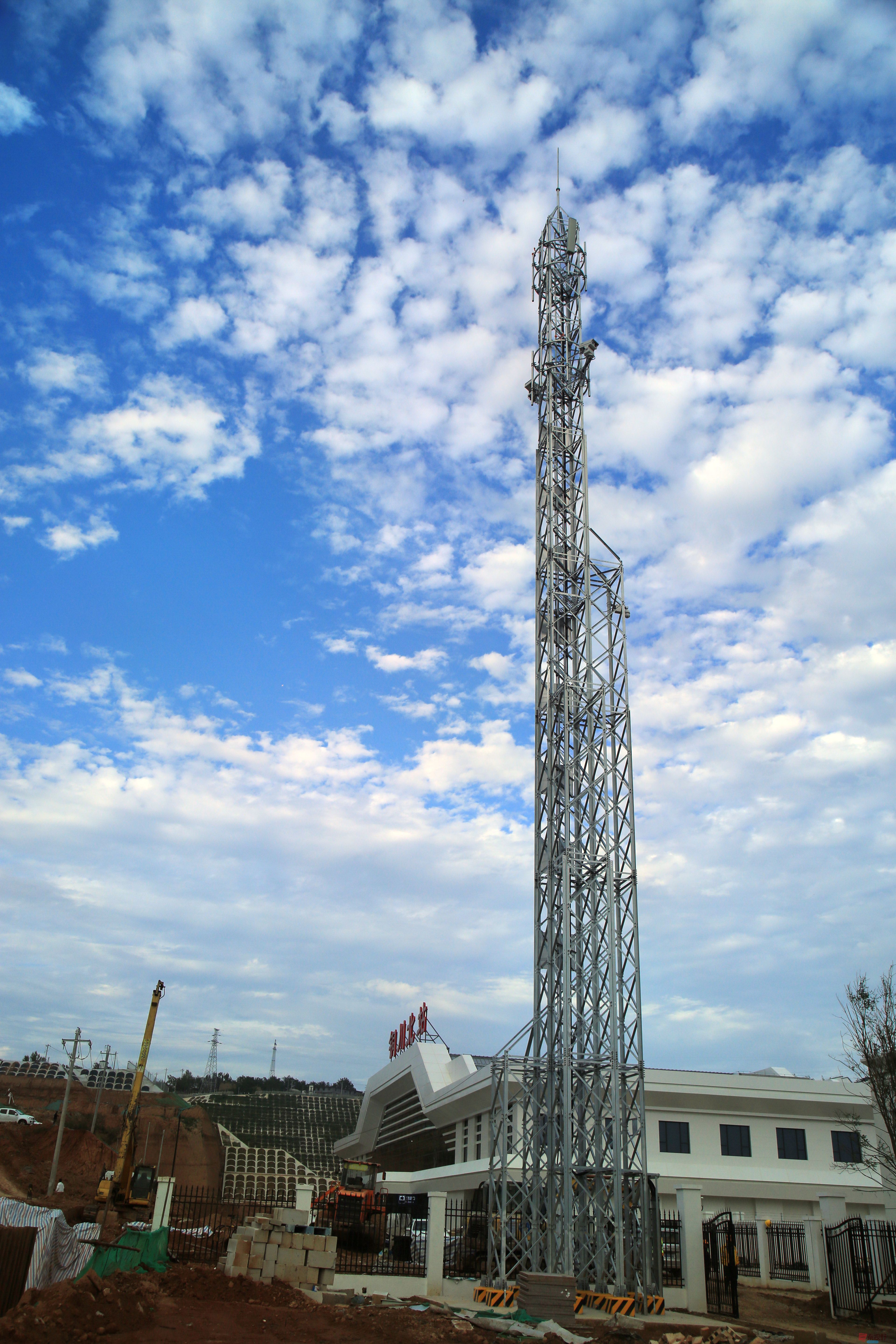 西延高铁铜川北站一角【摄影张俊英】