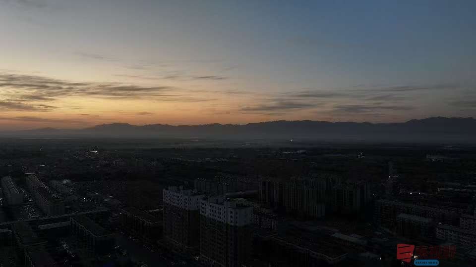 <strong>古城暮色【摄影张宝光】</strong>