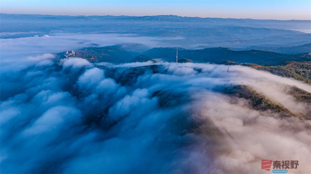 <strong>云海漂流【摄影张宝光】</strong>