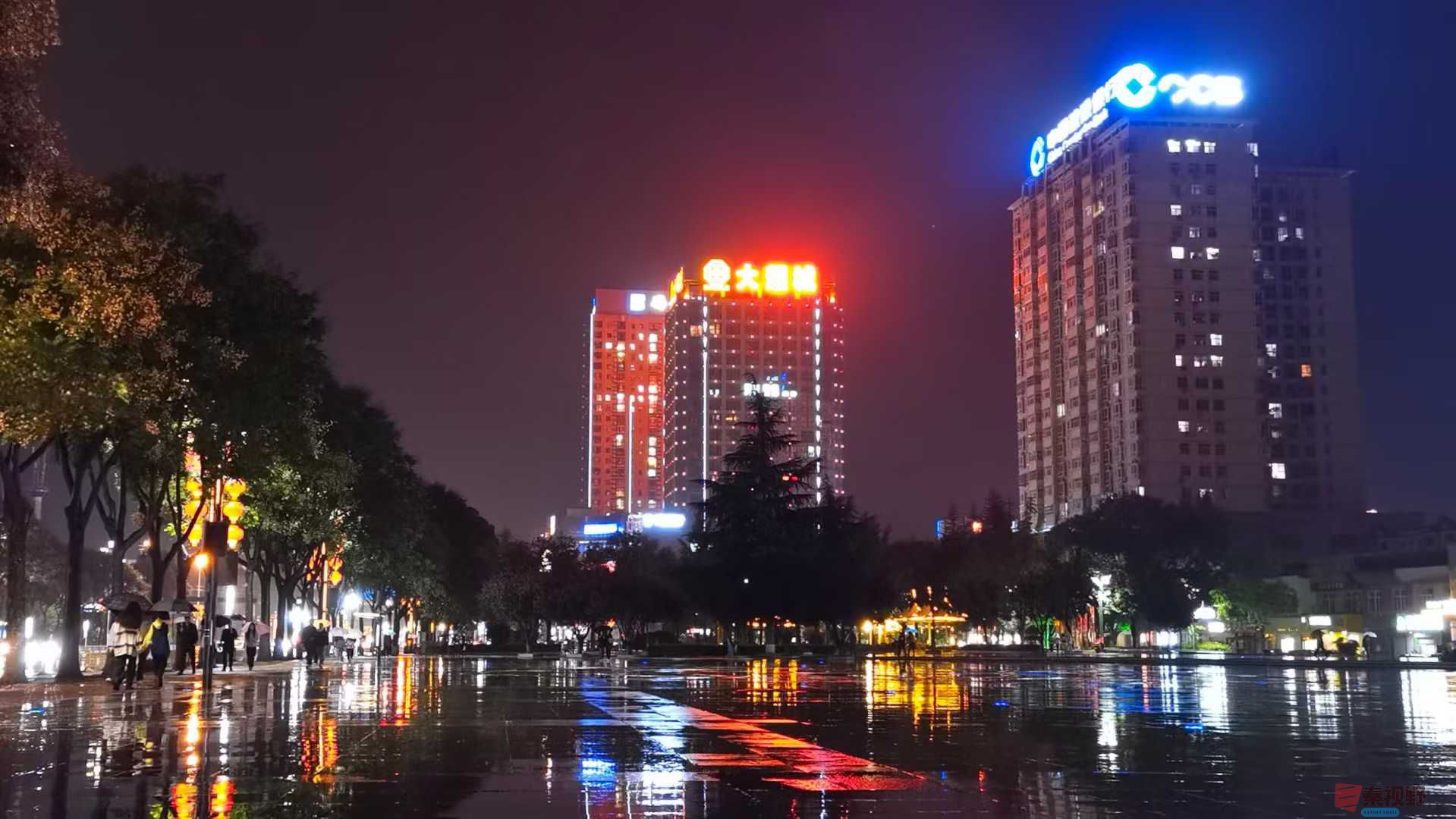 <strong>国庆节里的靓丽铜川新区【摄影马世国】</strong>