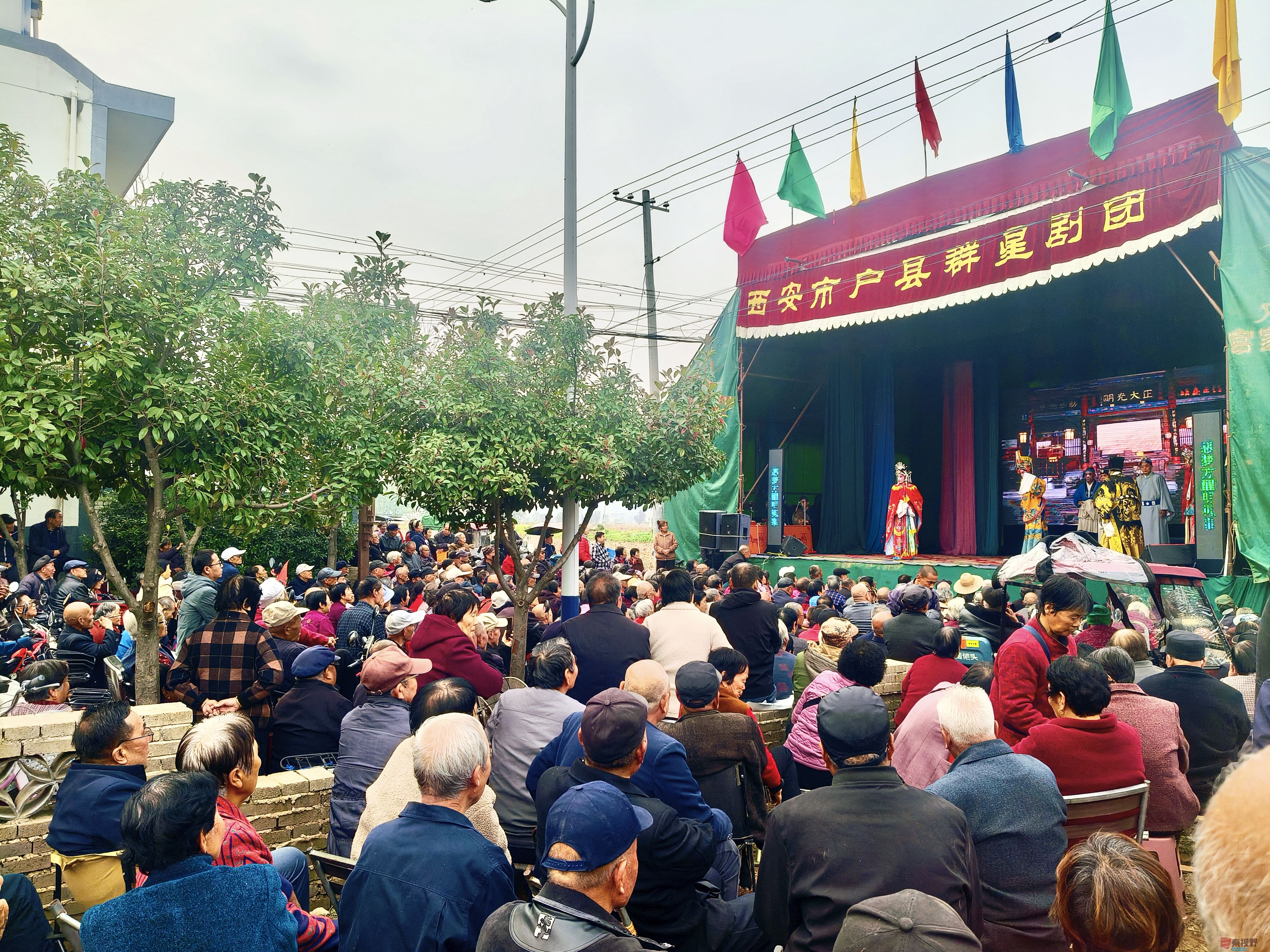 陕西鄠邑区：晋候村农村庙会唱秦腔【摄影任周民】