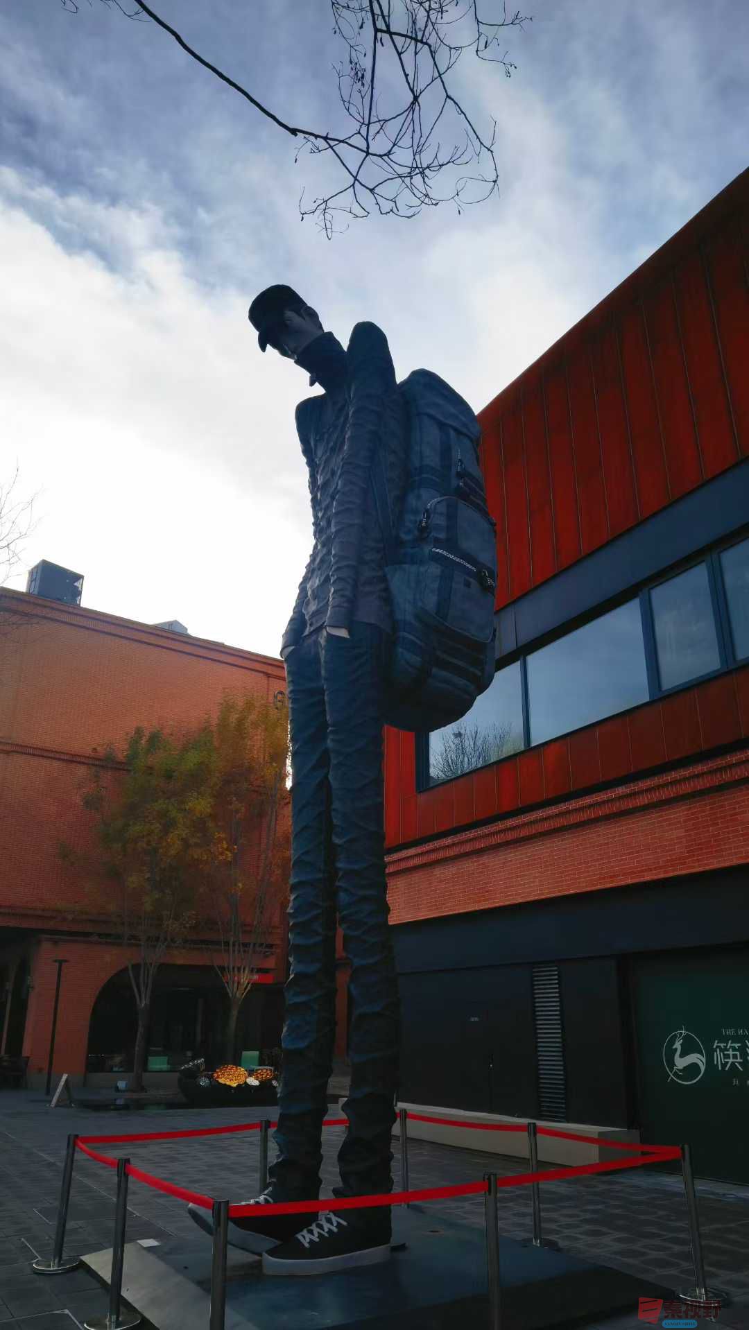 马世国天津美术学院艺术街区_2025-11-09_231612_547 (7).jpg