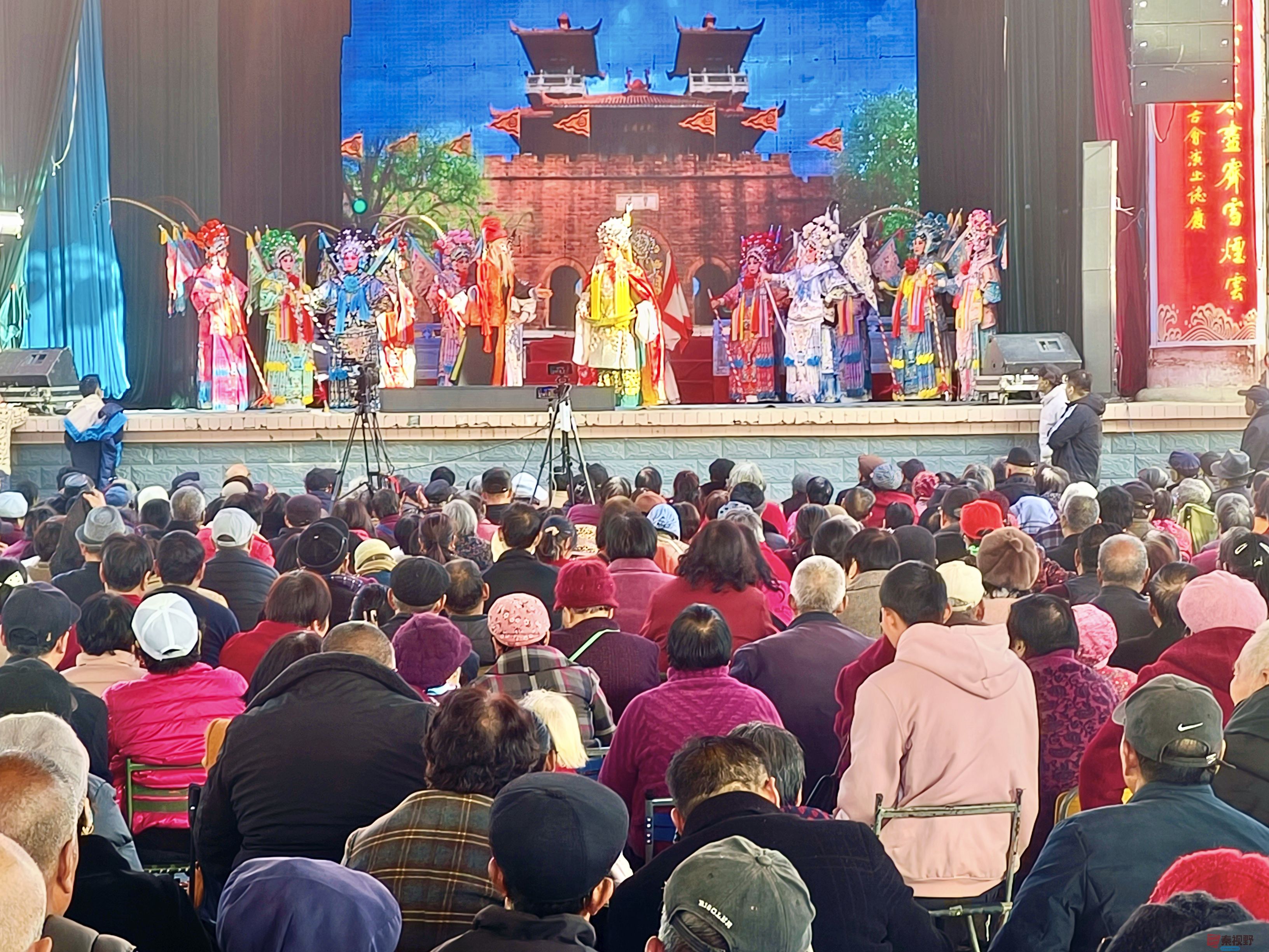 任周民戏迷观看秦腔《杨家将》_20251129214151_377_1580 (12).jpg