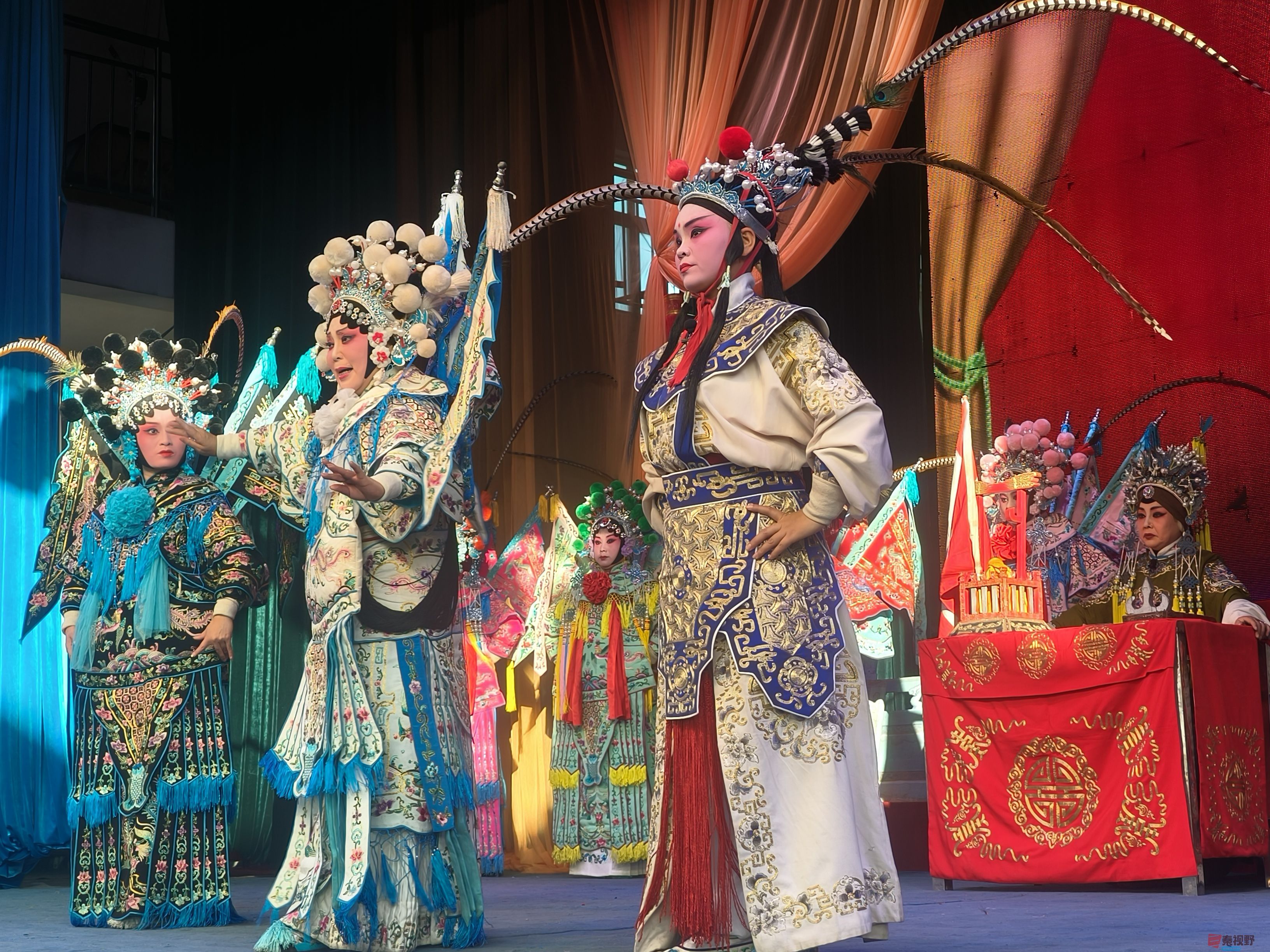 任周民戏迷观看秦腔《杨家将》_20251129214151_377_1580 (4).jpg