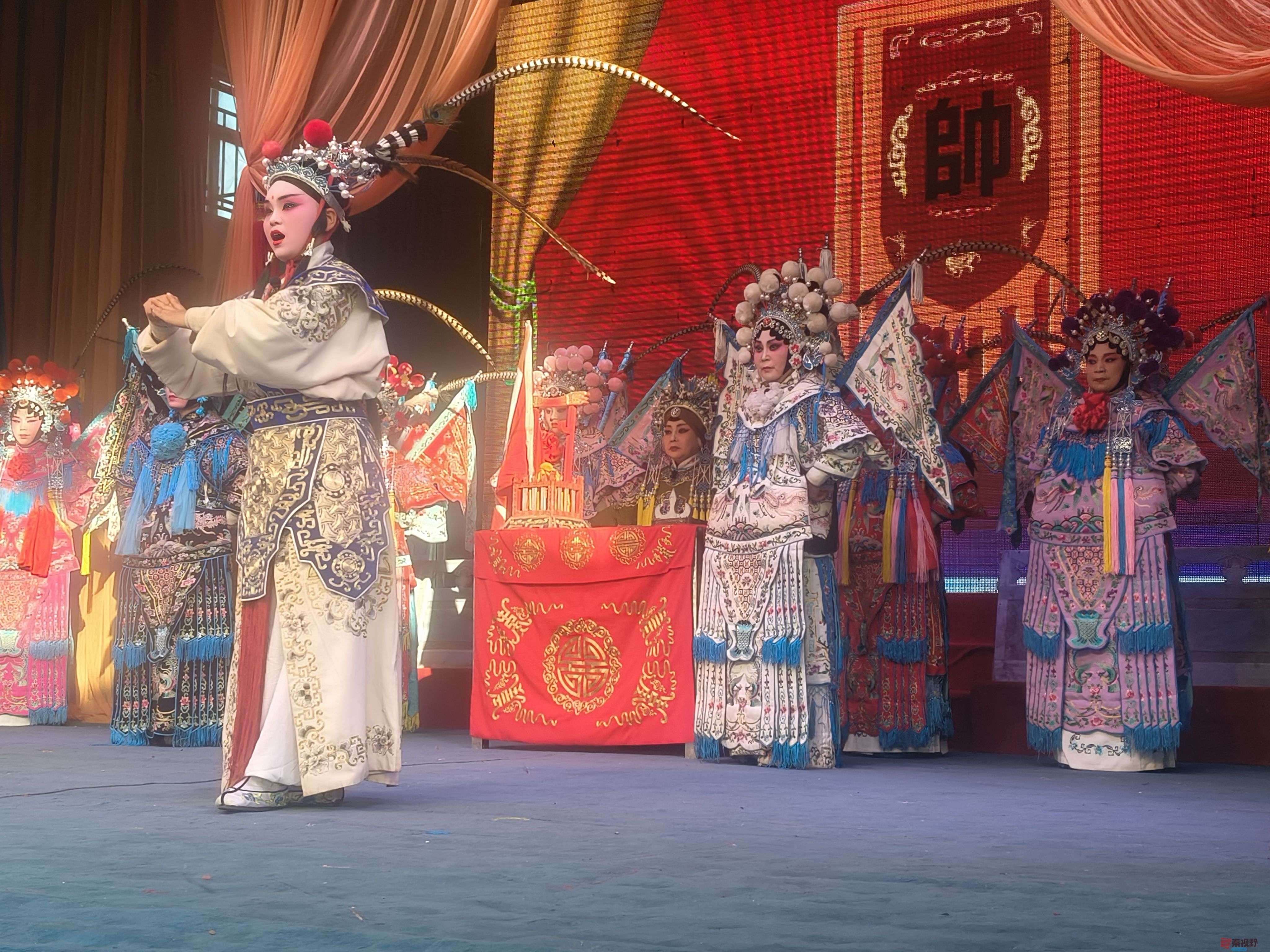 任周民戏迷观看秦腔《杨家将》_20251129214151_377_1580 (5).jpg